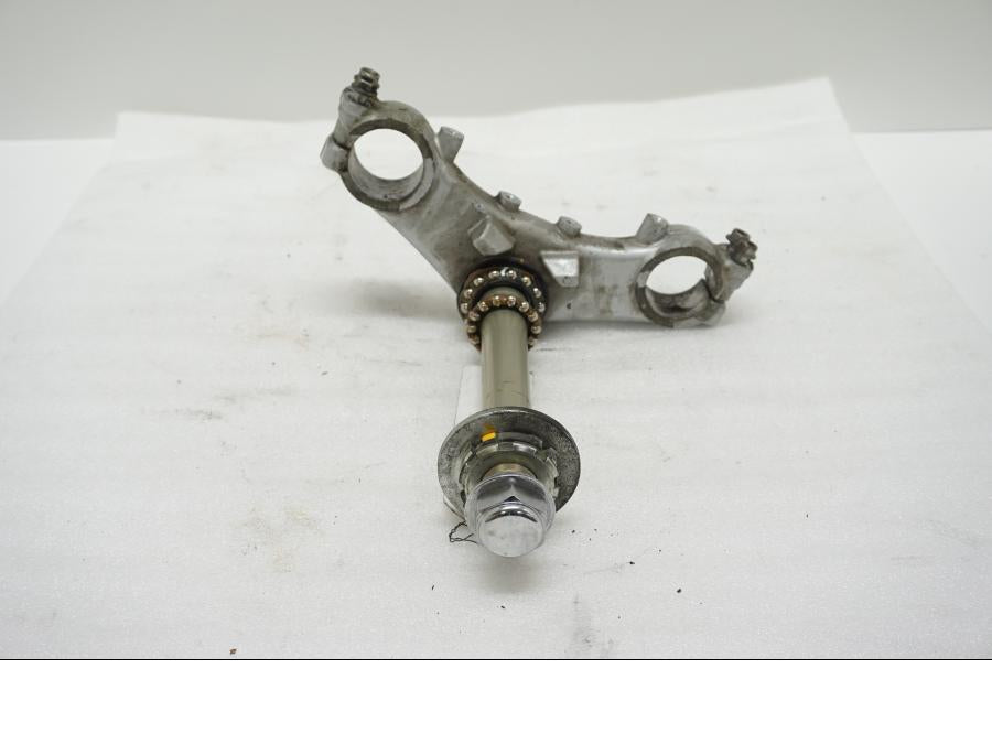 Baksidan på Gaffelkrona från en Honda XL 1000 V -2008 motorcykel.