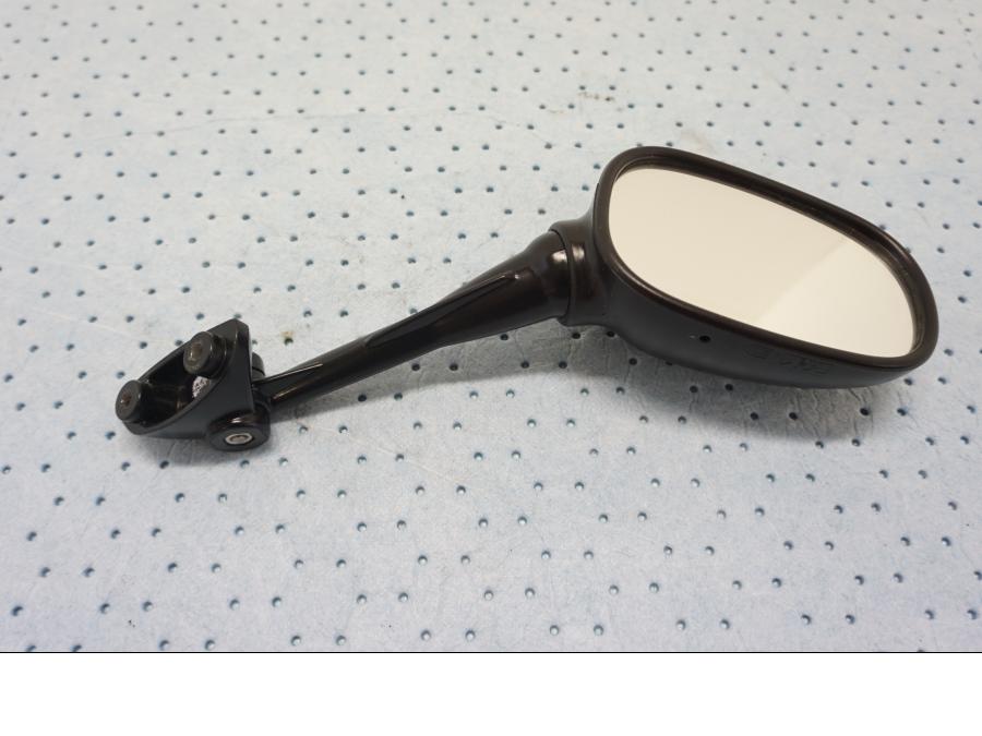 Baksidan på Backspegel från en BMW F 800 ST -2007 motorcykel.