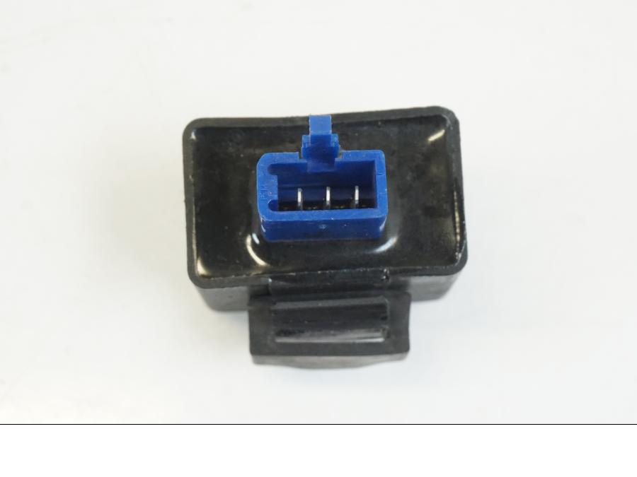 Vänster sida på Blinkersrelä från en Husqvarna 701 Supermoto -2020 motorcykel.