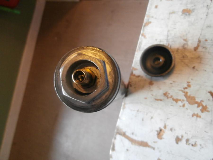 Snett nerifrån på Gaffelben från en Honda VF 750 S -1982 motorcykel.