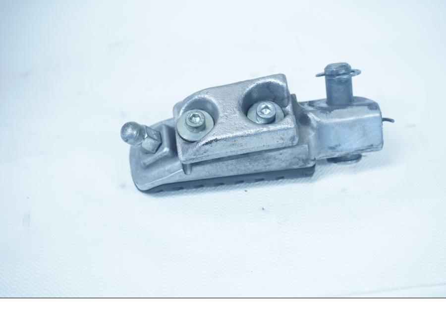 Snett nerifrån på Fotpinne från en Kawasaki Ninja 650 -2018 motorcykel.