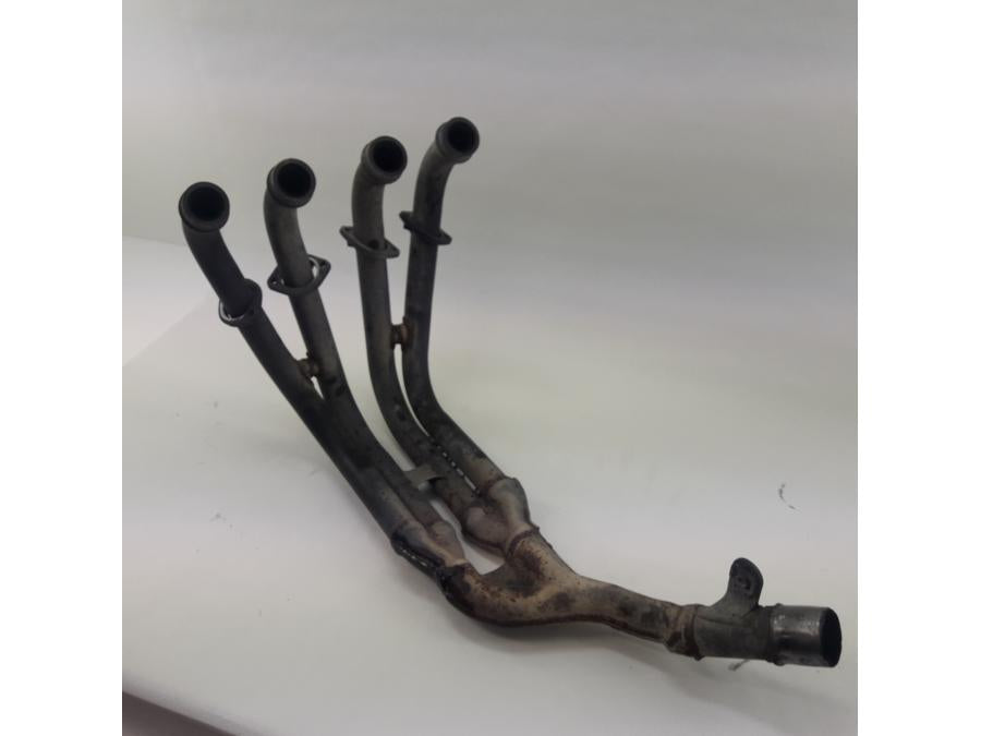 Baksidan på Grenrör från en Yamaha FZ-S 600 -2000 motorcykel.