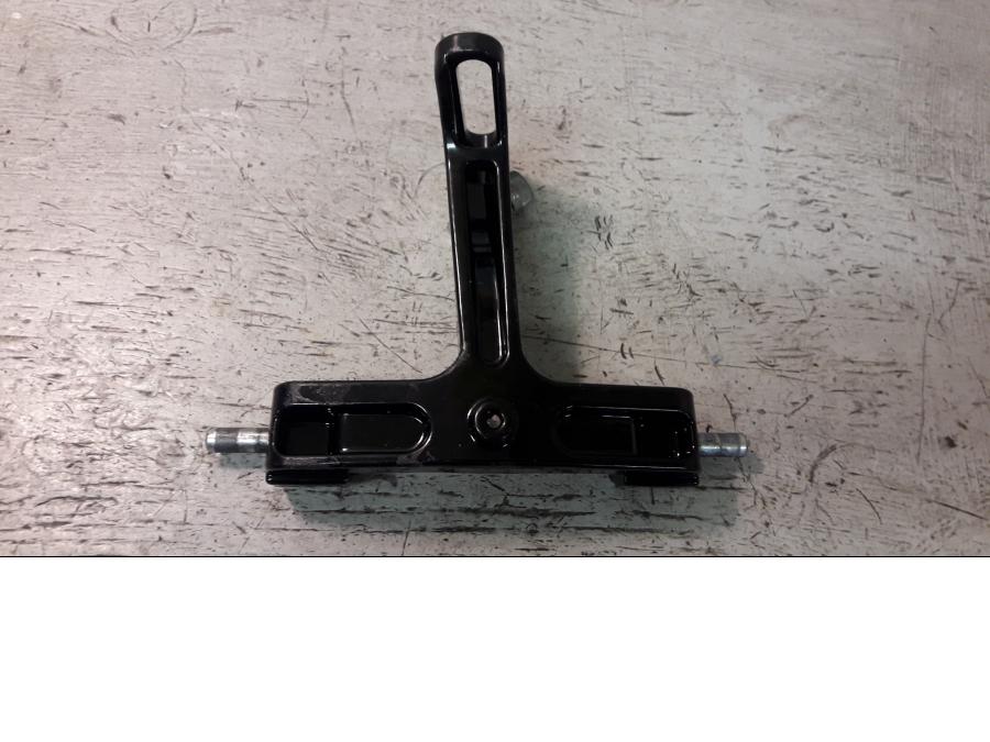 Baksidan på Fotplattefäste från en H-D Touring Road King FLHR/I -2012 motorcykel.