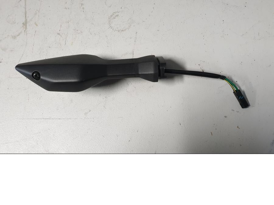 Vänster sida på Blinkers från en Kawasaki Z 900 -2017 motorcykel.