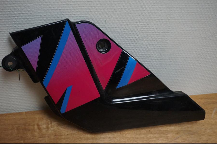 Framsidan på Sidopanel från en Suzuki GSX-R 750 -1992 motorcykel.