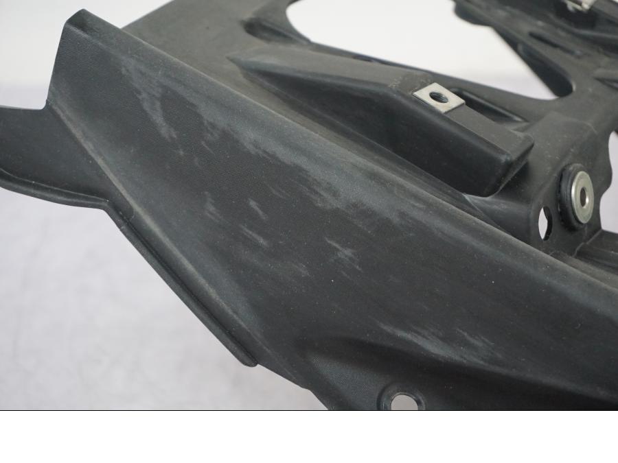 Extrabild4 på Bakvinge från en Yamaha MT 125 -2017 motorcykel.