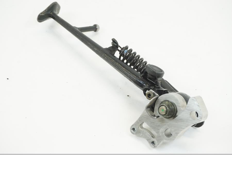 Snett uppifrån på Sidostöd från en Yamaha YZF R6 -1999 motorcykel.