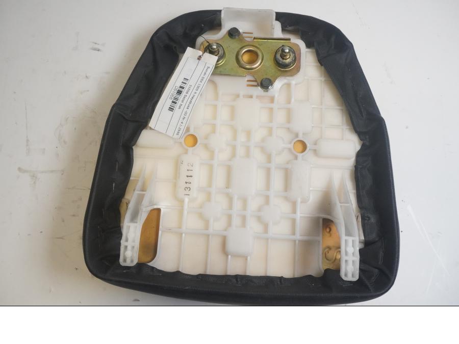 Höger sida pÄ Sadel frÄn en Suzuki GSX 1300 R -2000 motorcykel.