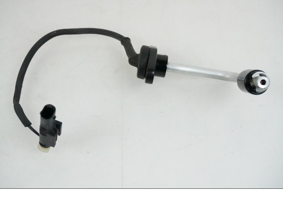 Baksidan på Oljenivågivare från en BMW R 1250 GSA -2021 motorcykel.