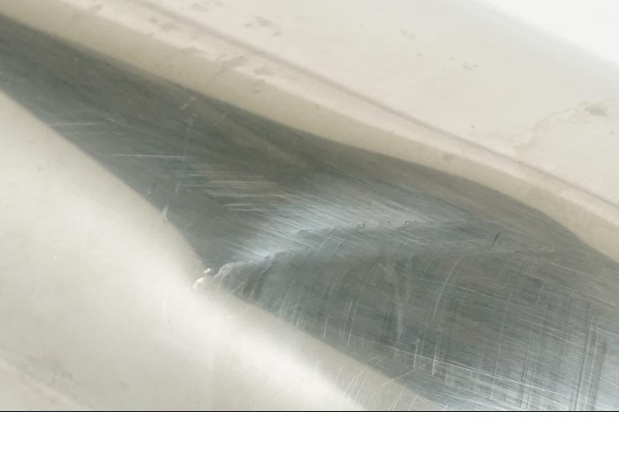 Höger sida på Ljuddämpare från en Suzuki SV 650 -2003 motorcykel.