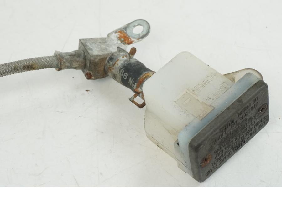 Extrabild2 på Bromsvätskebehållare från en Suzuki VS 1400 -1999 motorcykel.