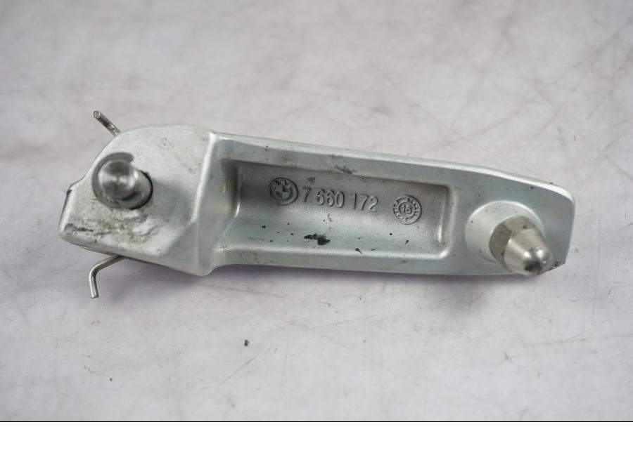 Vänster sida på Fotpinne från en BMW F 800 R -2018 motorcykel.