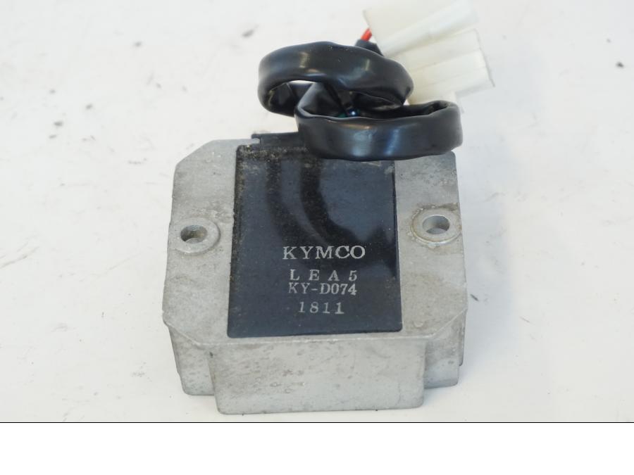 Snett nerifrån på Likriktare från en Kymco Agility 125 -2019 scooter.