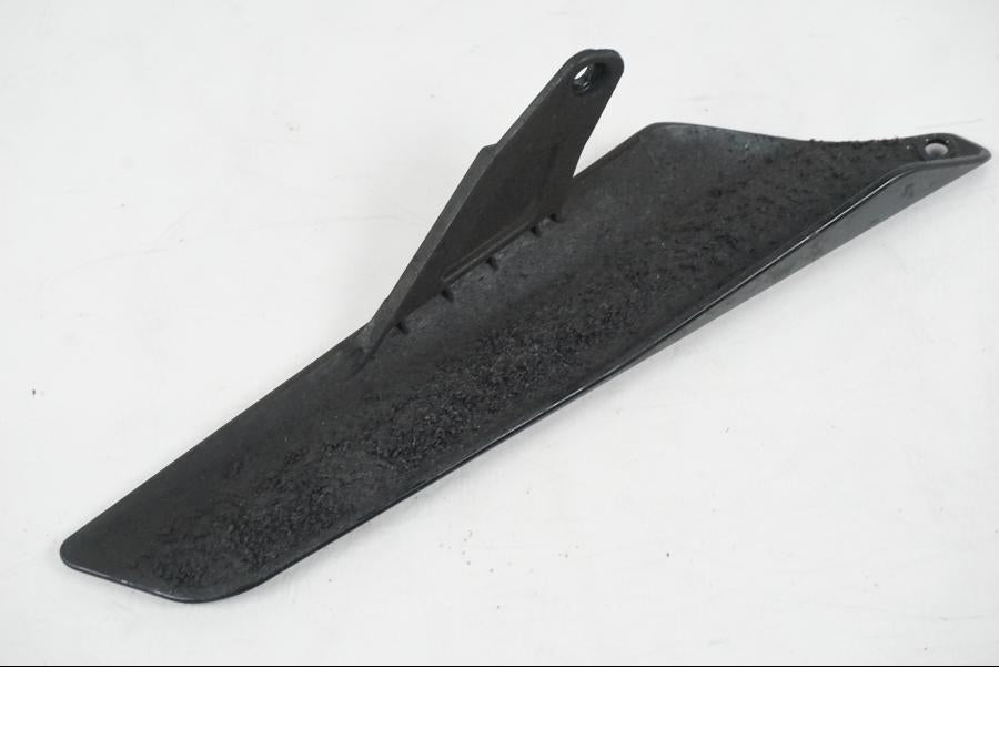 Baksidan på Kedjeskydd från en MV Agusta Dragster -2014 motorcykel.