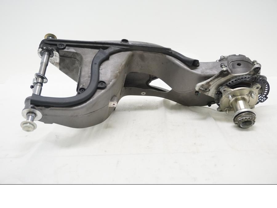 Höger sida på Sving från en Ducati Hypermotard -2020 motorcykel.