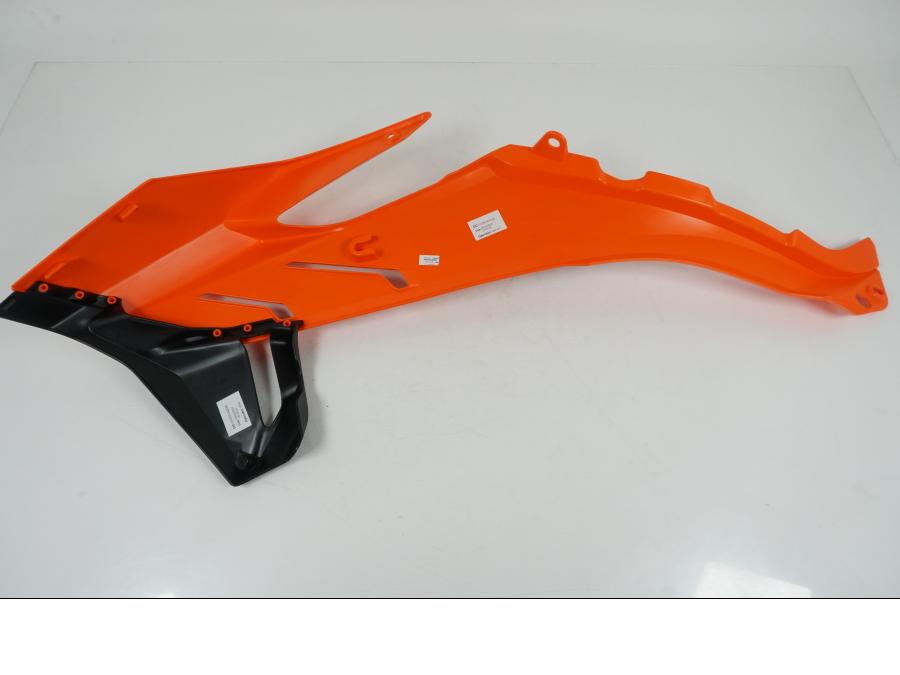 Extrabild2 på Sidkåpa från en KTM 790 Adventure -2020 motorcykel.