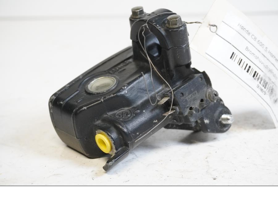 Höger sida på Bromshuvudcylinder från en Honda CB 600 Hornet -2002 motorcykel.