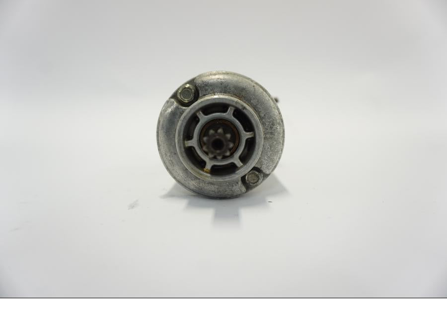 Snett uppifrån på Startmotor från en Suzuki GSX-R 750 -1992 motorcykel.