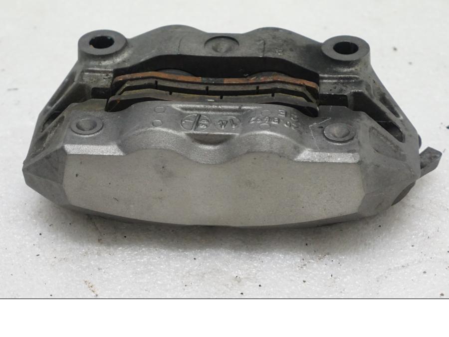 Höger sida på Bromsok från en Ducati Monster 1200 -2015 motorcykel.