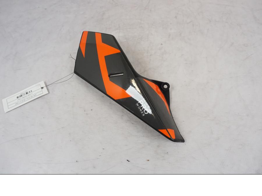 Baksidan på Sidkåpa från en KTM 790 Duke -2018 motorcykel.