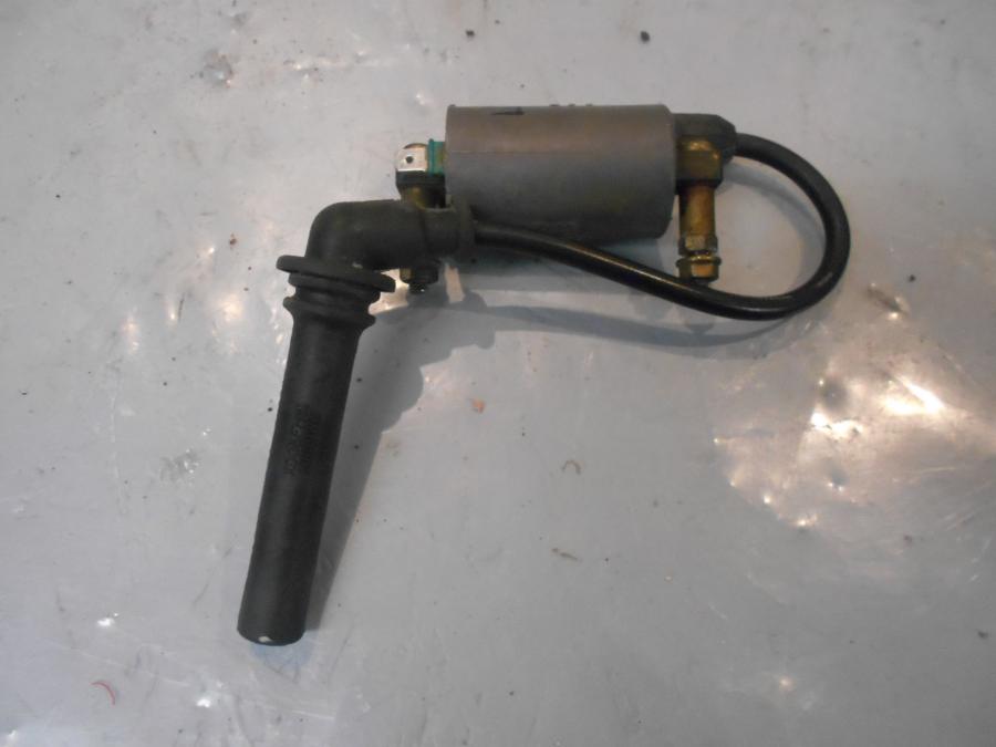 Framsidan på Tändspole från en Kawasaki VN 800 -1997 motorcykel.