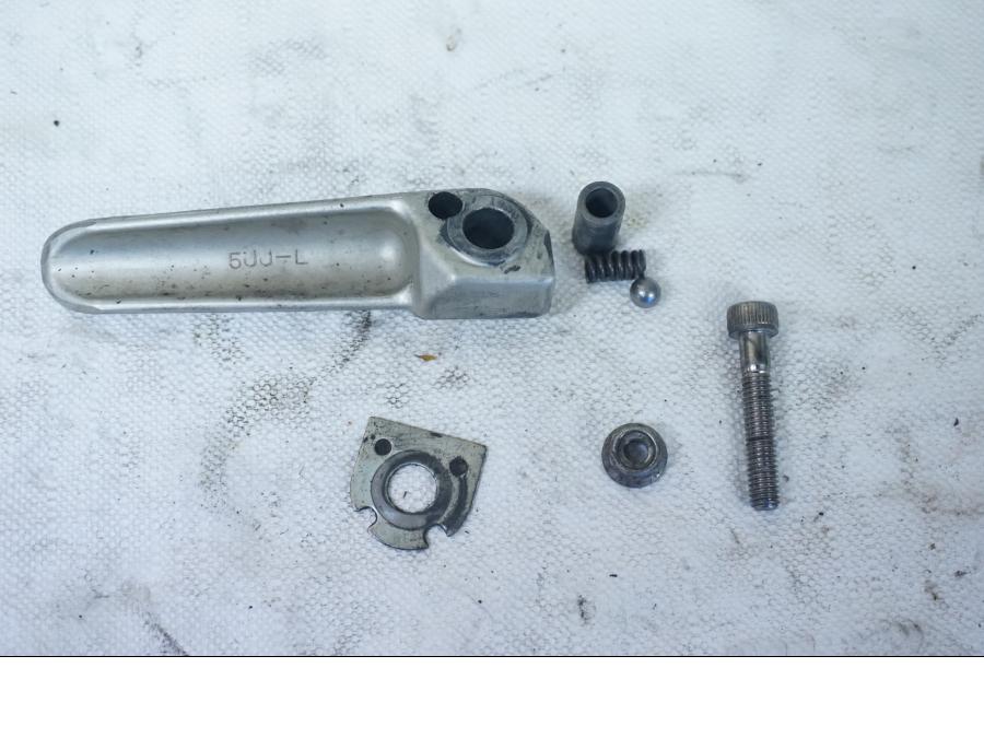 Baksidan pÄ Fotpinne frÄn en Yamaha YZF 1000 R1 -2002 motorcykel.