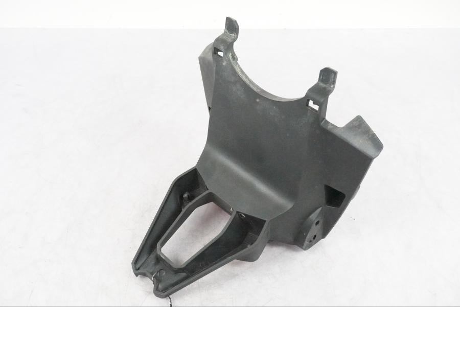 Snett nerifrån på Skylthållare från en BMW R 1250 GSA -2021 motorcykel.