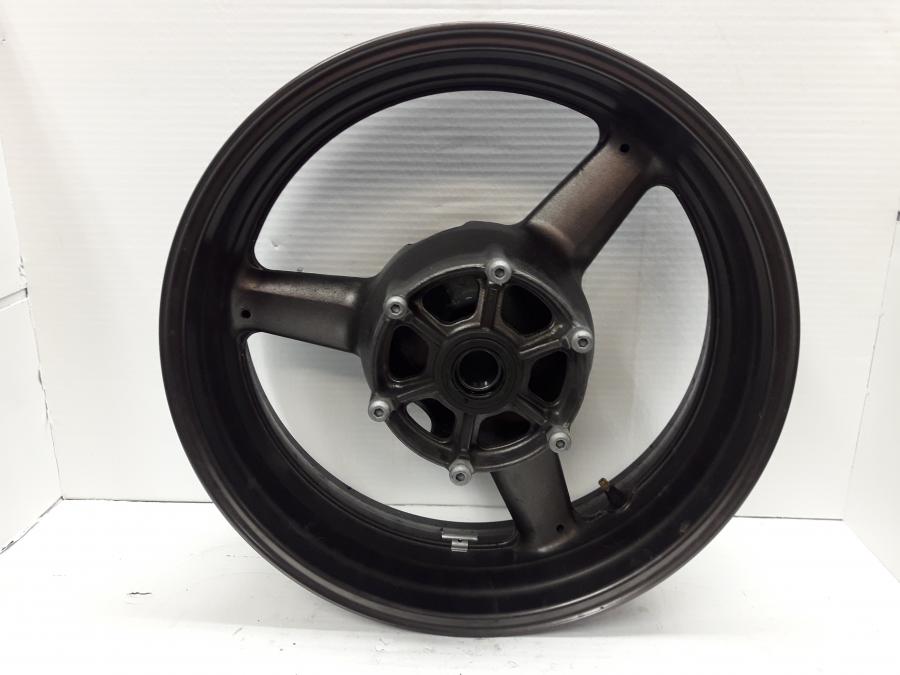 Baksidan på Fälg från en Yamaha XJR 1300 -2015 motorcykel.