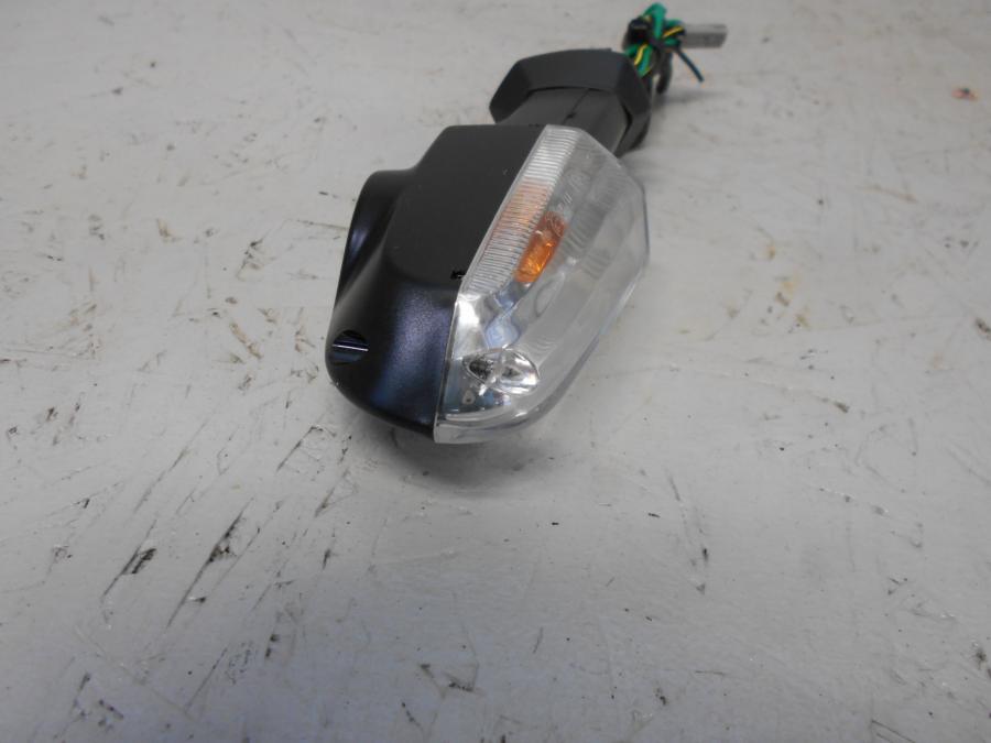 Höger sida på Blinkers från en Kawasaki Z 800 -2013 motorcykel.