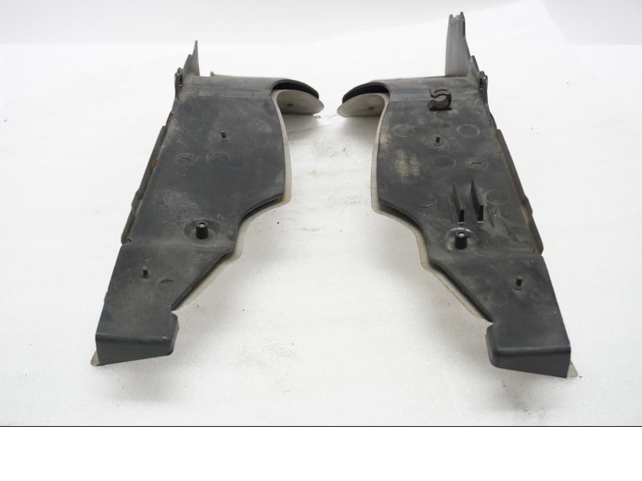 Baksidan på Värmeskydd från en Honda XL 1000 V -2008 motorcykel.