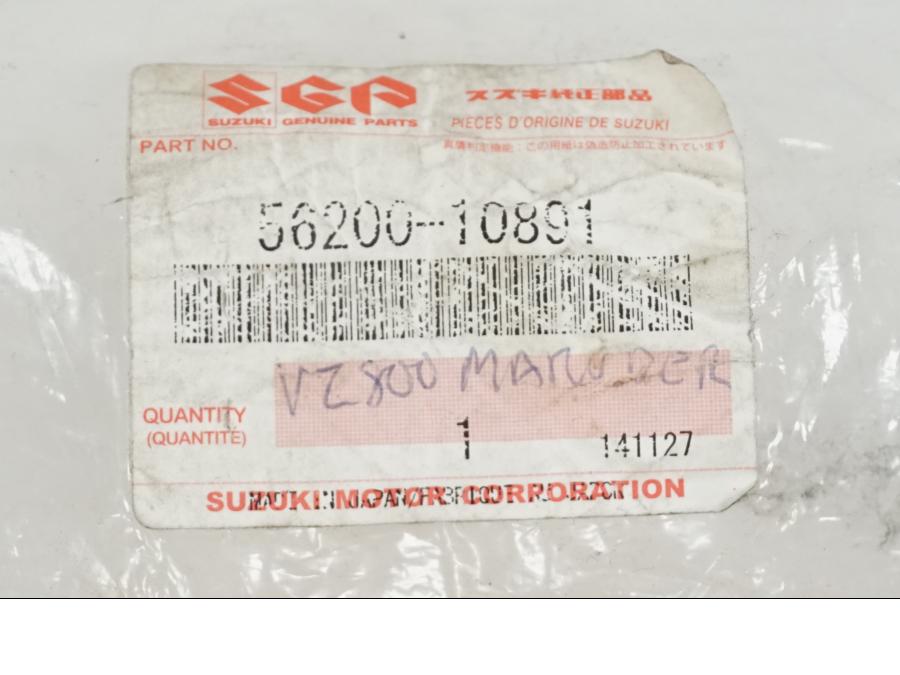 Vänster sida på Styrvikt från en Suzuki VZ 800 -2016 motorcykel.