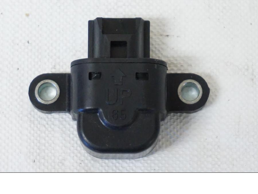 Framsidan på Tilt Sensor från en Kawasaki Z 800 -2013 motorcykel.