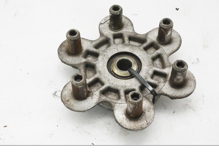 Baksidan på Drevfäste från en Ducati Monster 600 -2001 motorcykel.