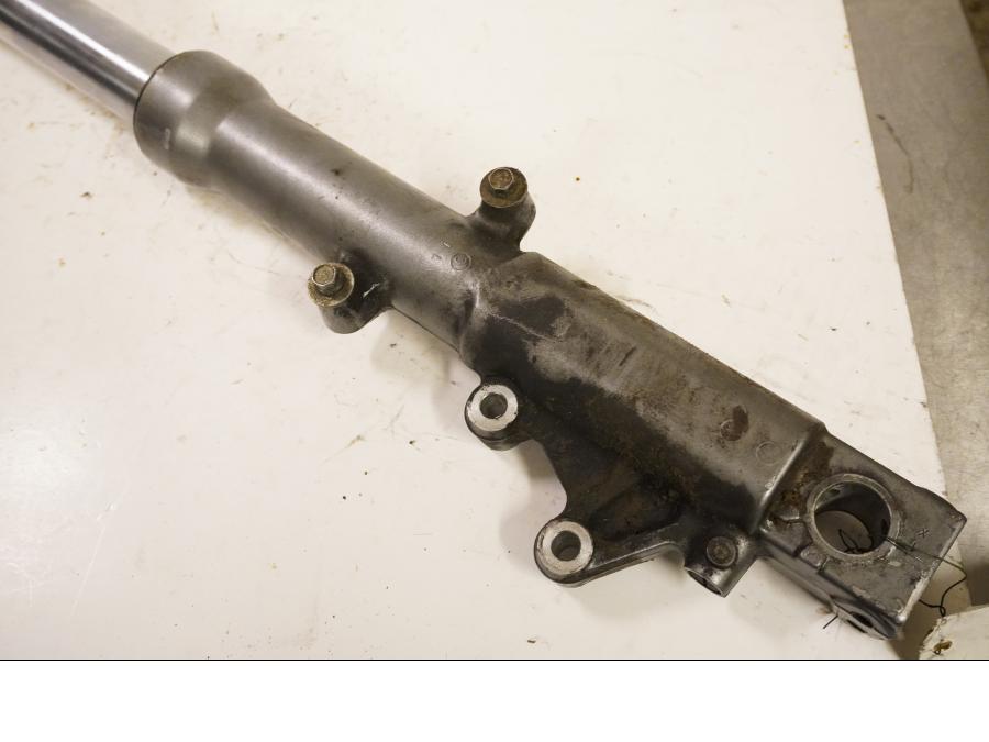 Vänster sida på Gaffelben från en Kawasaki ZX-6R -1996 motorcykel.