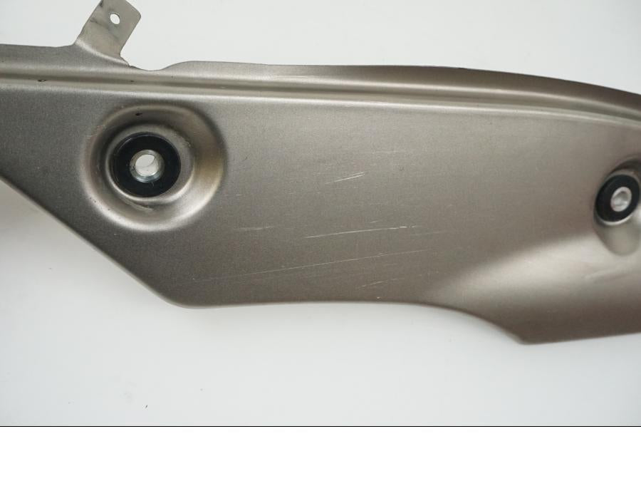 Höger sida på Värmeskydd från en Yamaha YZF 1000 R1 -2020 motorcykel.