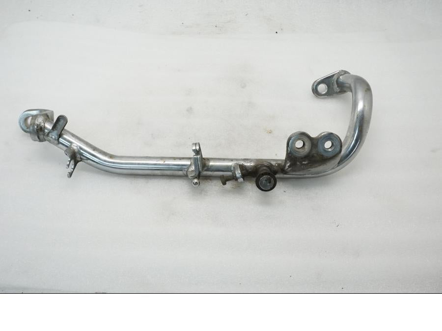 Framsidan på Fotpinnefäste från en Yamaha XV 535 -1999 motorcykel.