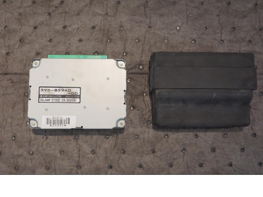 Framsidan på ABS styrenhet från en Yamaha FJR 1300 -2004 motorcykel.