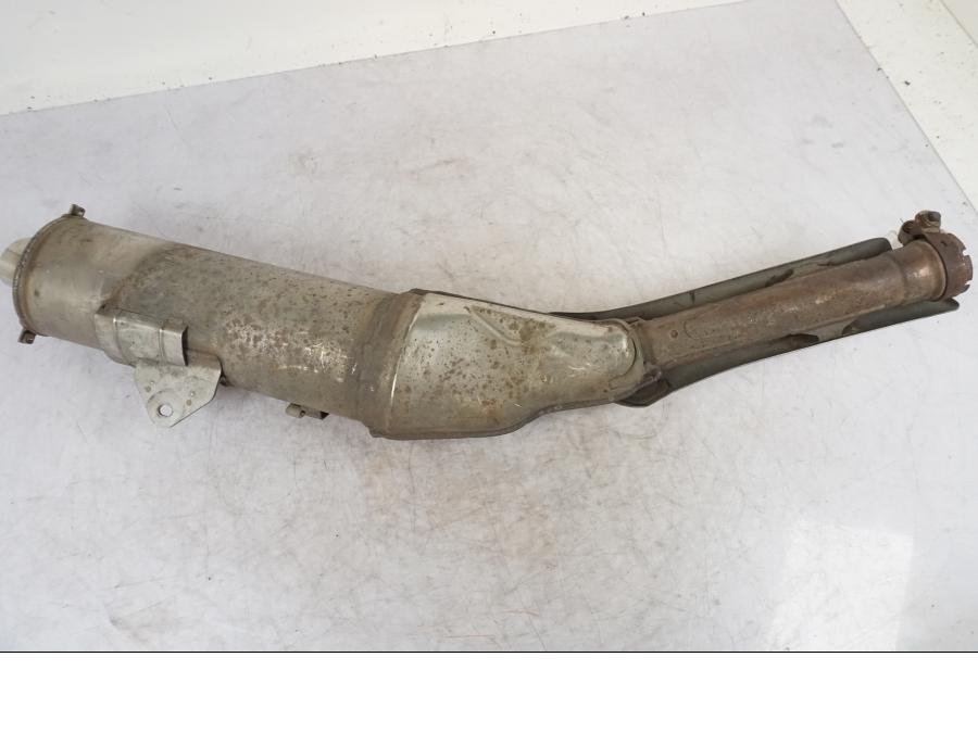 Snett uppifrÄn pÄ LjuddÀmpare frÄn en Suzuki DL 1000 -2002 motorcykel.