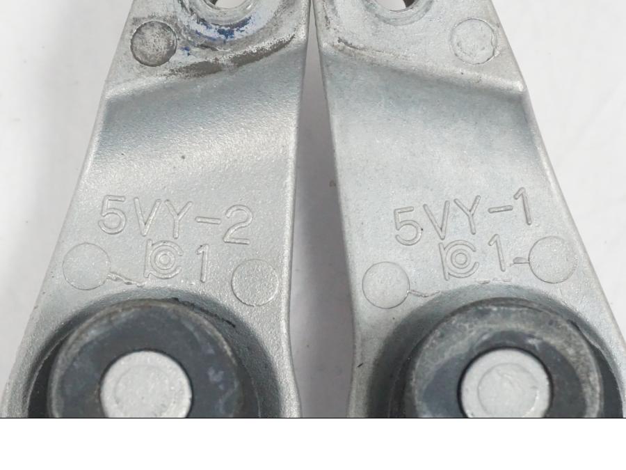 Vänster sida på Bensintankfäste från en Yamaha YZF 1000 R1 -2007 motorcykel.