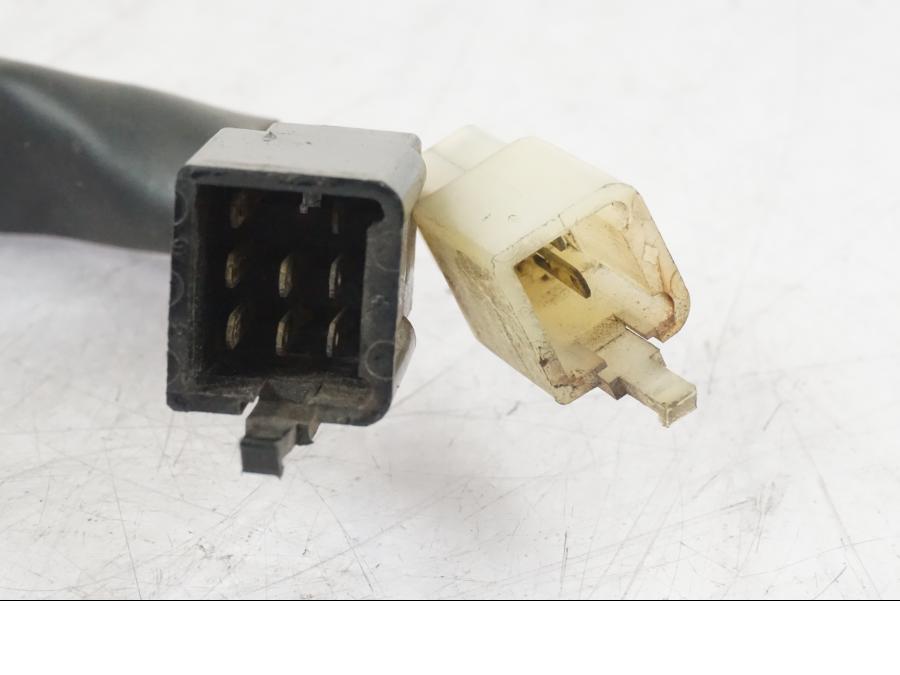 Snett uppifrån på Styrelreglage från en Honda CBR 1000 F -1999 motorcykel.