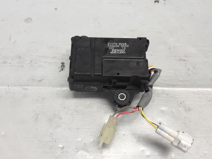 Baksidan på Avgasspjällmotor från en Kawasaki Z 1000 -2013 motorcykel.