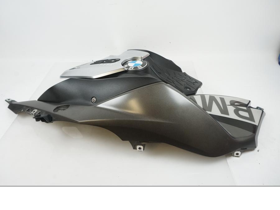 Vänster sida på Sidopanel från en BMW F 800 GS -2017 motorcykel.