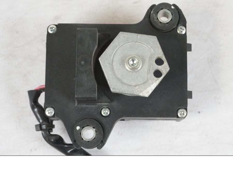 Vänster sida på Avgasspjällmotor från en Suzuki GSX-R 750 -2007 motorcykel.