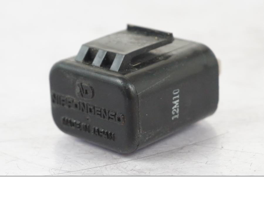 Höger sida på Blinkersrelä från en Kawasaki ZX-6R -2011 motorcykel.