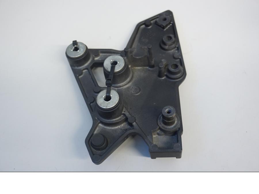 Baksidan på Fotpinnefäste från en Kawasaki Versys 1000 -2015 motorcykel.