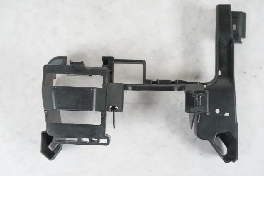 VÀnster sida pÄ SÀkrings- och relÀbox frÄn en KTM 390 Duke -2018 motorcykel.