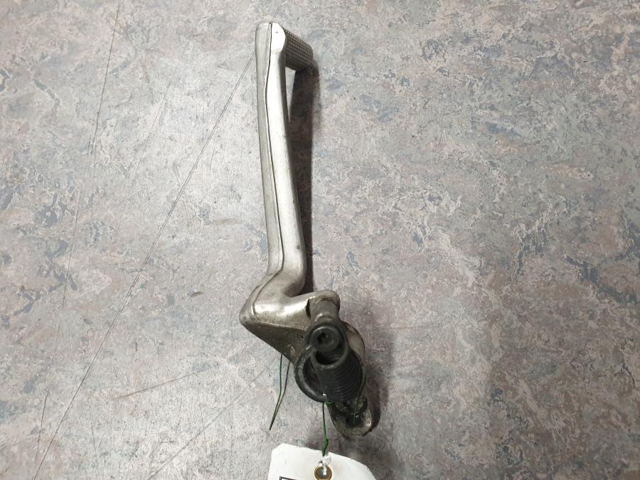 Höger sida på Bromspedal från en Suzuki GSX 1300 R -2008 motorcykel.