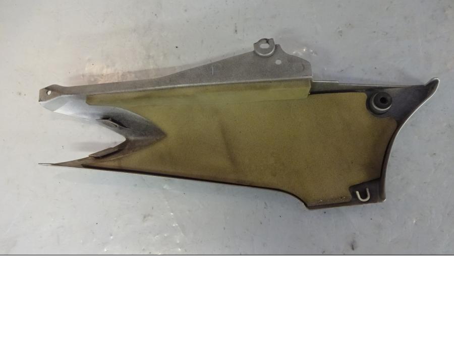 Baksidan på Sidopanel från en Yamaha FJR 1300 -2003 motorcykel.