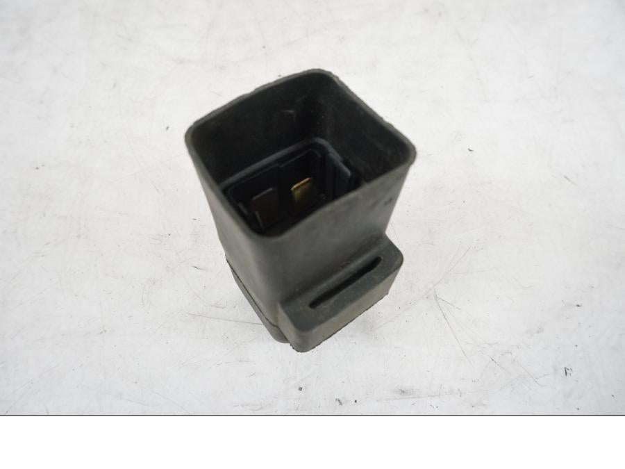 Vänster sida på Startrelä från en Yamaha MT 125 -2017 motorcykel.