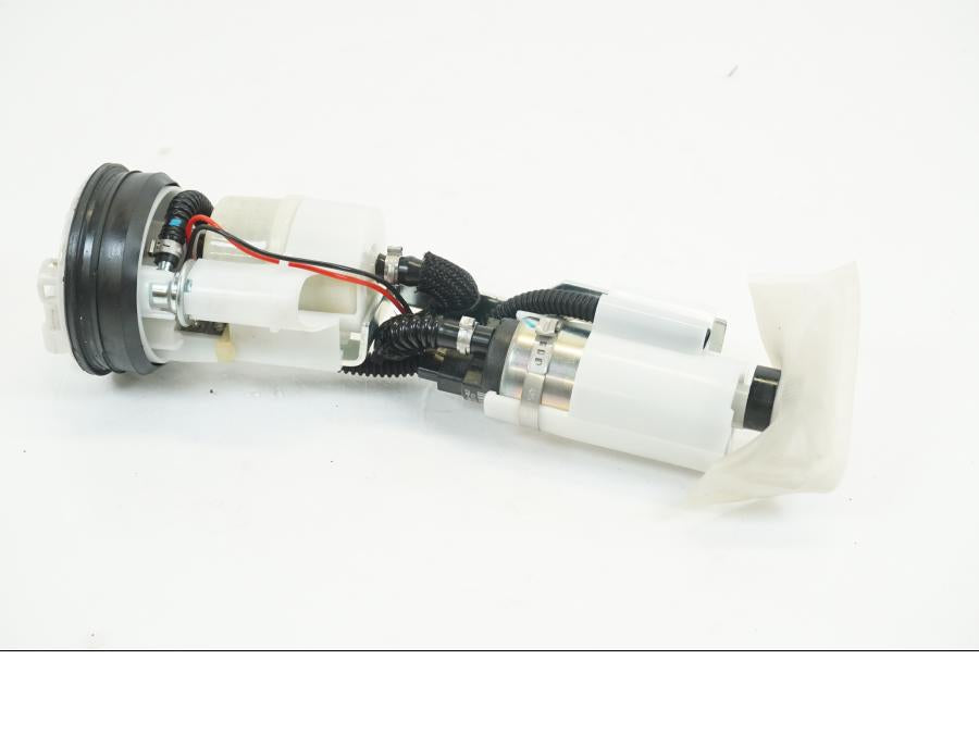 Vänster sida på Bensinpump insprut från en Ducati Multistrada 1200 -2016 motorcykel.